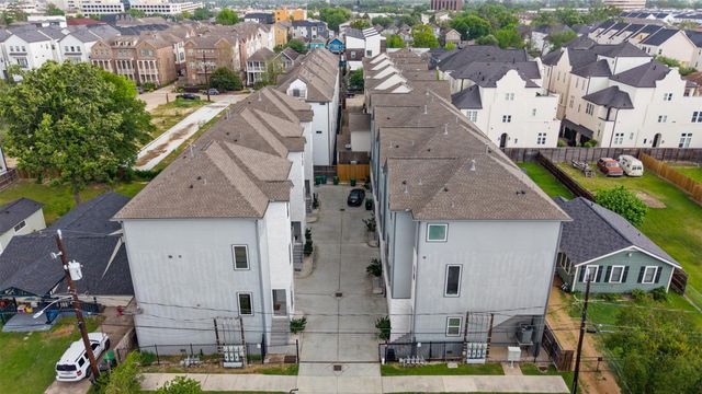 1565 W 22nd Street, Houston, TX 77008