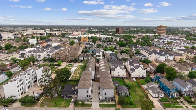 1565 W 22nd Street, Houston, TX 77008