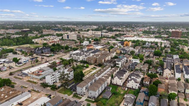 1565 W 22nd Street, Houston, TX 77008