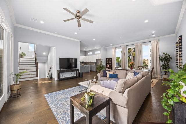 1565 W 22nd Street, Houston, TX 77008