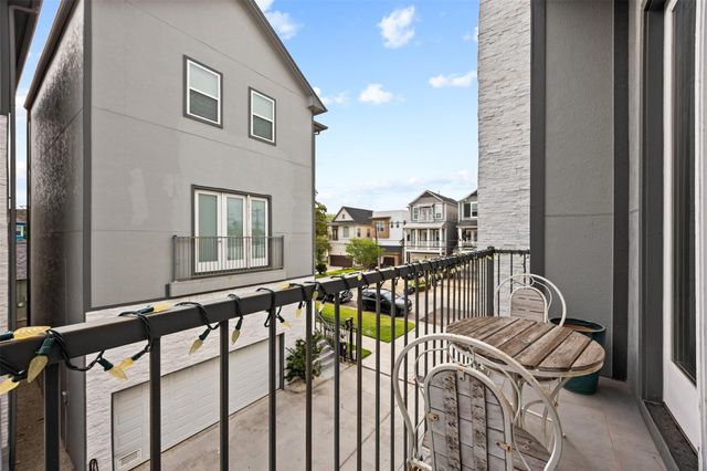 1565 W 22nd Street, Houston, TX 77008