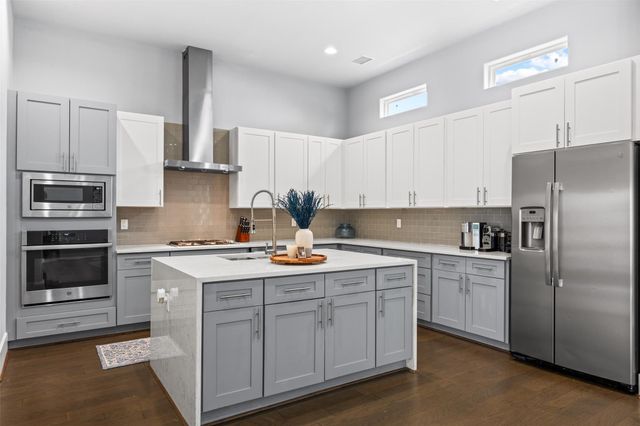 1565 W 22nd Street, Houston, TX 77008