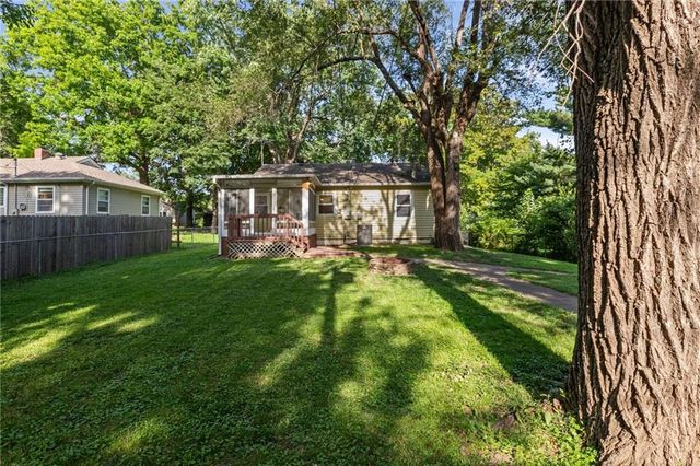 5624 Harvard Avenue, Raytown, MO 64133