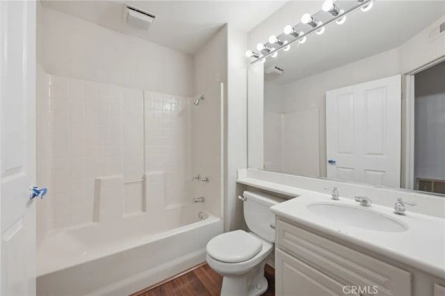 902 Solvay Aisle, Irvine, CA 92606