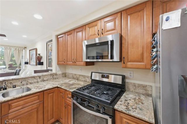 902 Solvay Aisle, Irvine, CA 92606