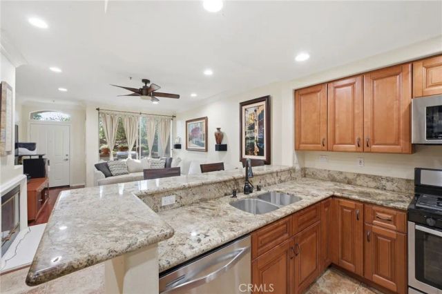 902 Solvay Aisle, Irvine, CA 92606