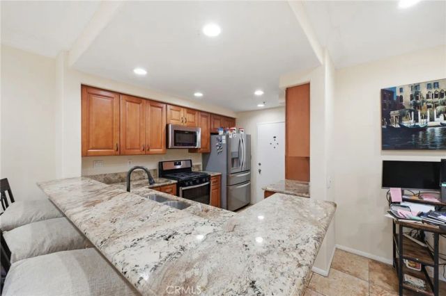 902 Solvay Aisle, Irvine, CA 92606