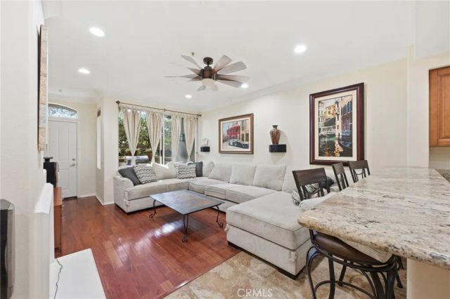 902 Solvay Aisle, Irvine, CA 92606