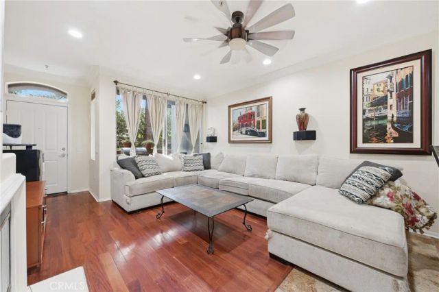 902 Solvay Aisle, Irvine, CA 92606