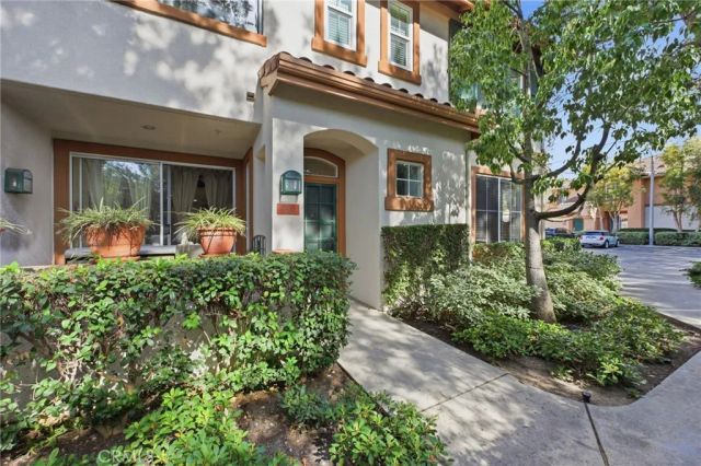 902 Solvay Aisle, Irvine, CA 92606