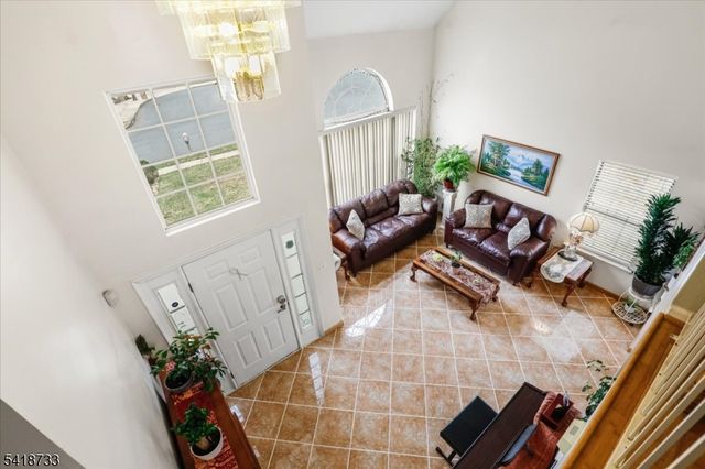 34 Gate Ln, Old Bridge Twp., NJ 08857