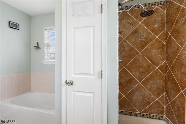 34 Gate Ln, Old Bridge Twp., NJ 08857