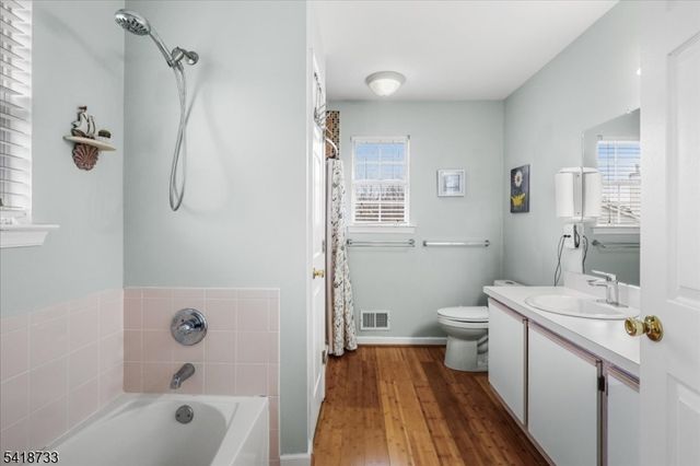 34 Gate Ln, Old Bridge Twp., NJ 08857
