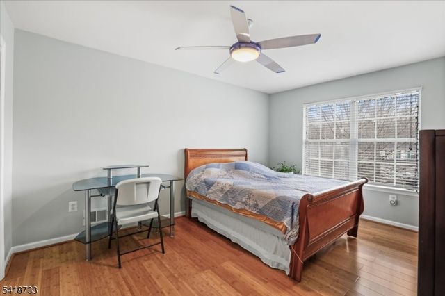 34 Gate Ln, Old Bridge Twp., NJ 08857