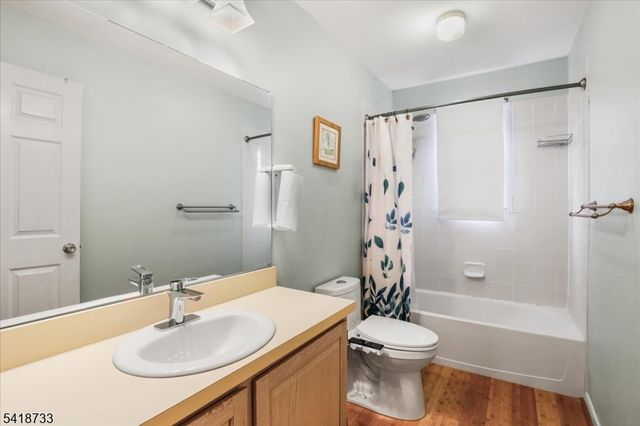 34 Gate Ln, Old Bridge Twp., NJ 08857
