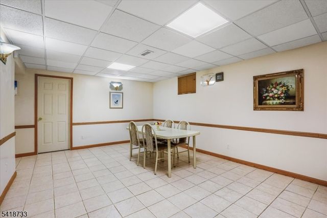 34 Gate Ln, Old Bridge Twp., NJ 08857