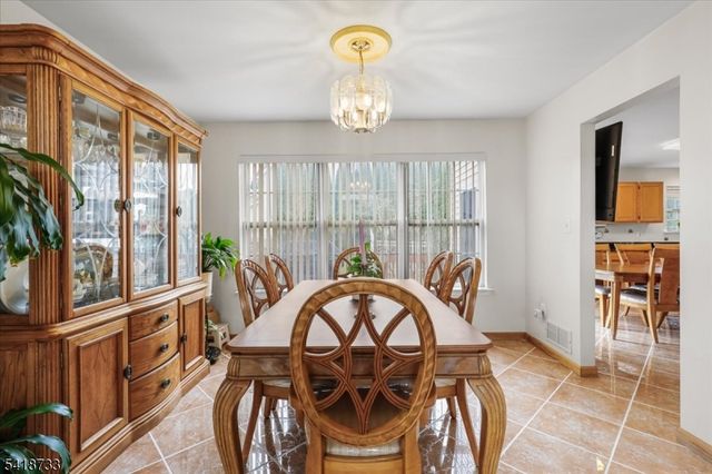 34 Gate Ln, Old Bridge Twp., NJ 08857