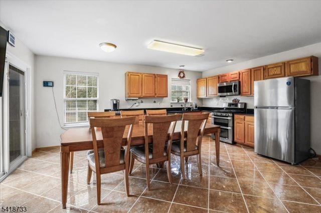 34 Gate Ln, Old Bridge Twp., NJ 08857