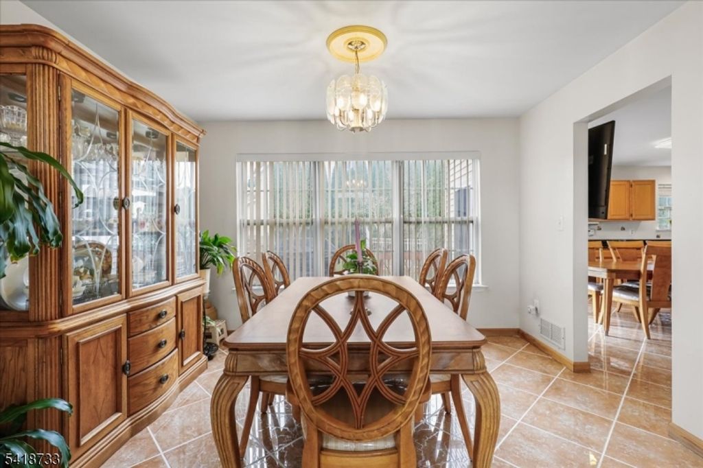 Image 6 of property listing at 34 Gate Ln, Old Bridge Twp., NJ 08857