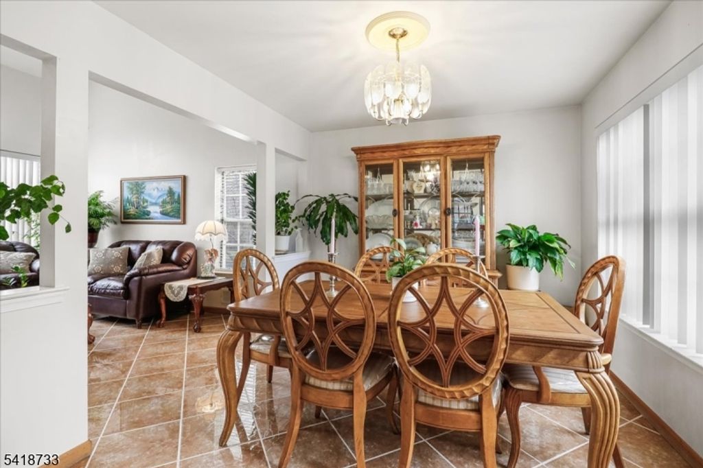 Image 7 of property listing at 34 Gate Ln, Old Bridge Twp., NJ 08857