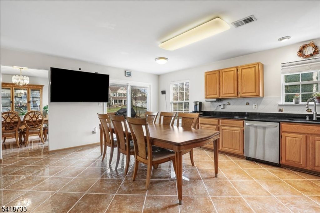 Image 8 of property listing at 34 Gate Ln, Old Bridge Twp., NJ 08857