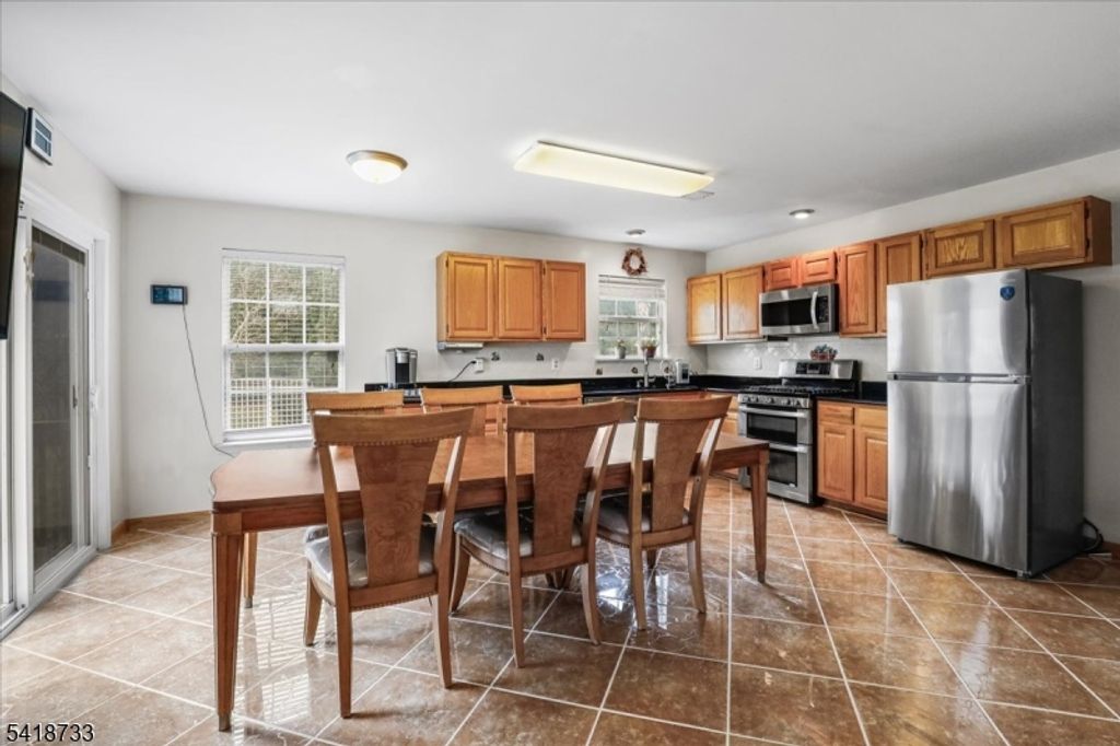 Image 9 of property listing at 34 Gate Ln, Old Bridge Twp., NJ 08857