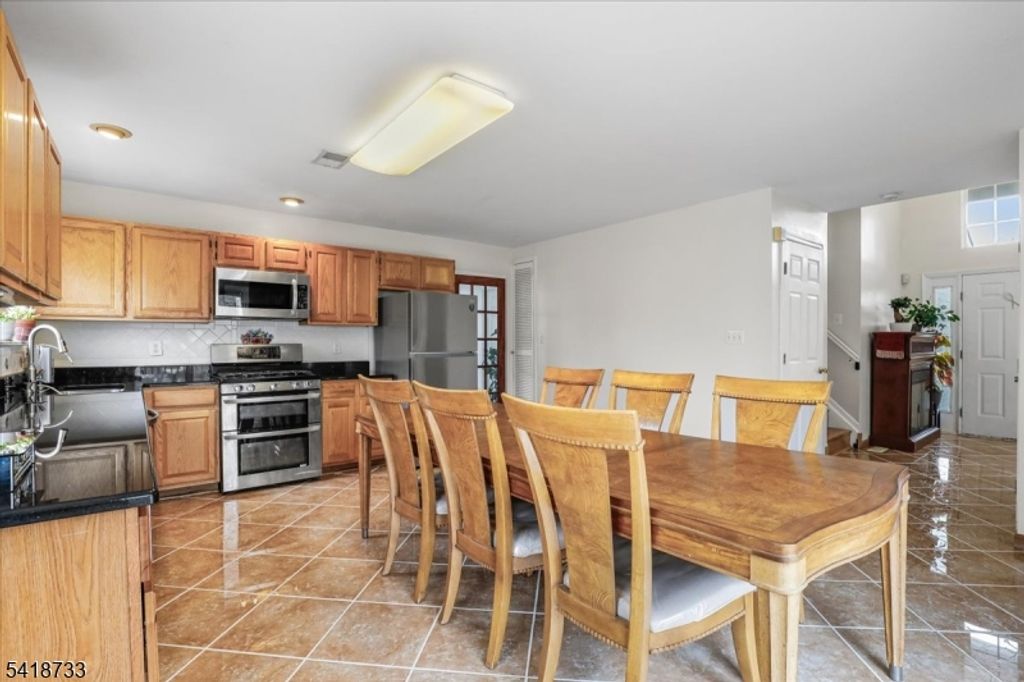 Image 10 of property listing at 34 Gate Ln, Old Bridge Twp., NJ 08857