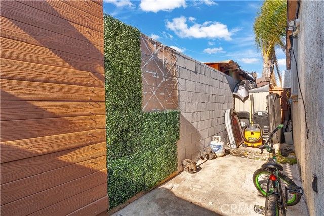 4610 Leonis, Commerce, CA 90040