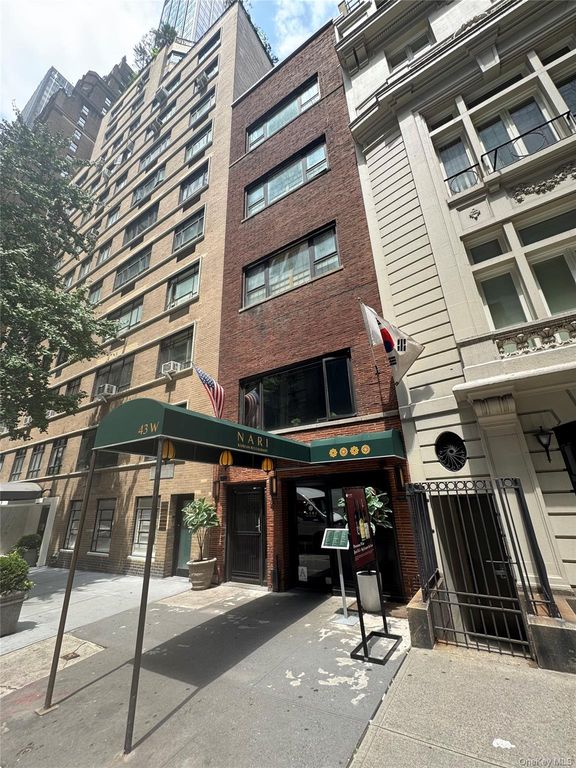 43 W 54th Street, New York (manhattan), NY 10019 — exterior