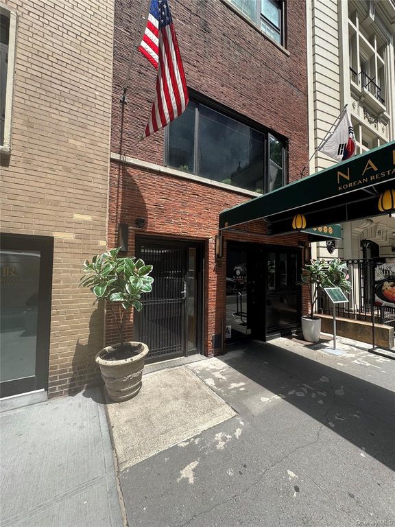 43 W 54th Street, New York (manhattan), NY 10019 — photo 3