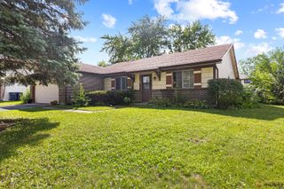142 Cloverleaf Road, Matteson, IL 60443