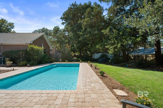 409 Santa Rosa Avenue, Daphne, AL 36526