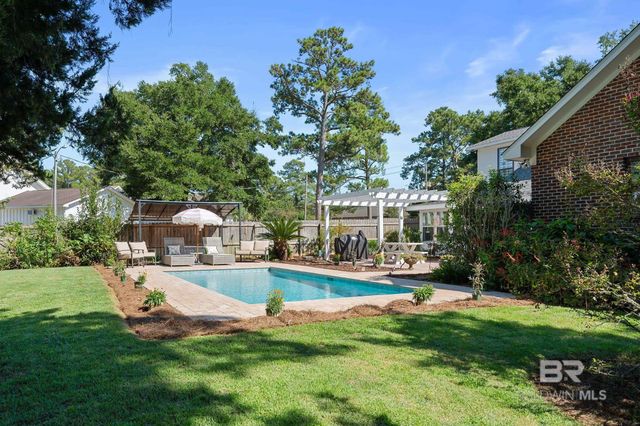 409 Santa Rosa Avenue, Daphne, AL 36526