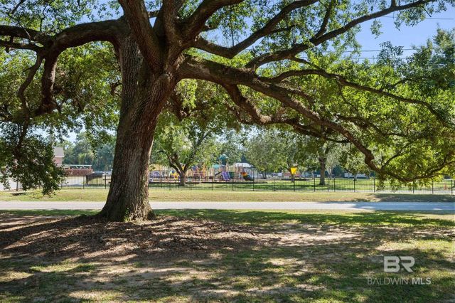 409 Santa Rosa Avenue, Daphne, AL 36526