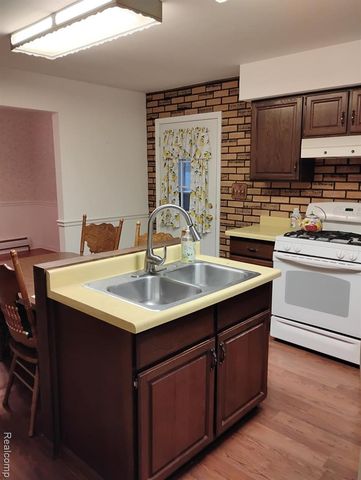 10302 S Grayling Road, Roscommon, MI 48653