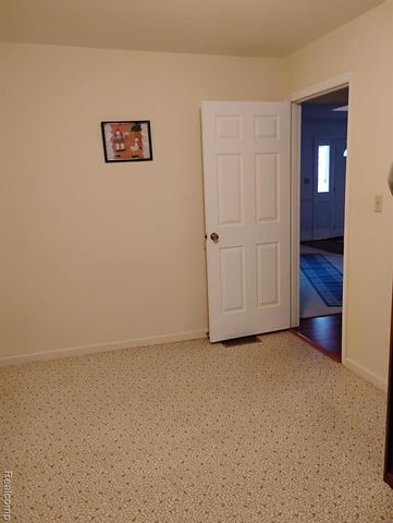 10302 S Grayling Road, Roscommon, MI 48653