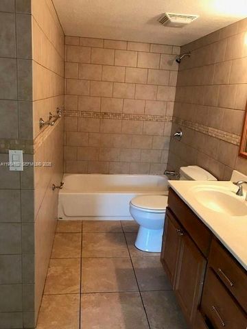 6725 NW 174th Ter H-12, Hialeah, FL 33015