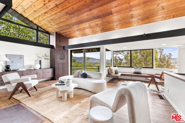 3147 Waverly Drive, Los Angeles, CA 90027