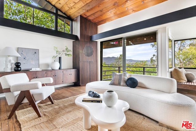 3147 Waverly Drive, Los Angeles, CA 90027