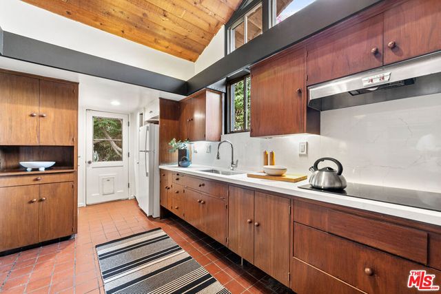 3147 Waverly Drive, Los Angeles, CA 90027