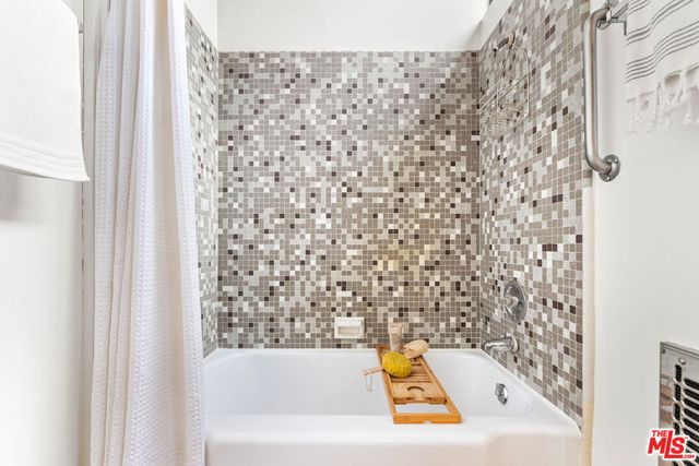 3147 Waverly Drive, Los Angeles, CA 90027