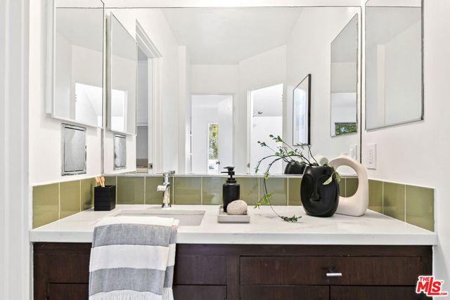 3147 Waverly Drive, Los Angeles, CA 90027