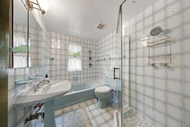 8401 104th Street, Richmond Hill, NY 11418