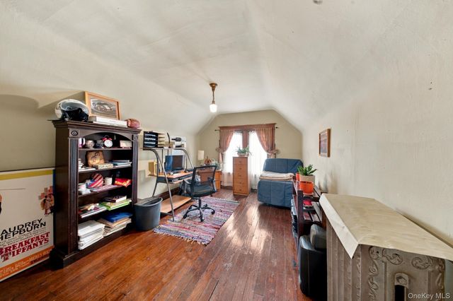 8401 104th Street, Richmond Hill, NY 11418