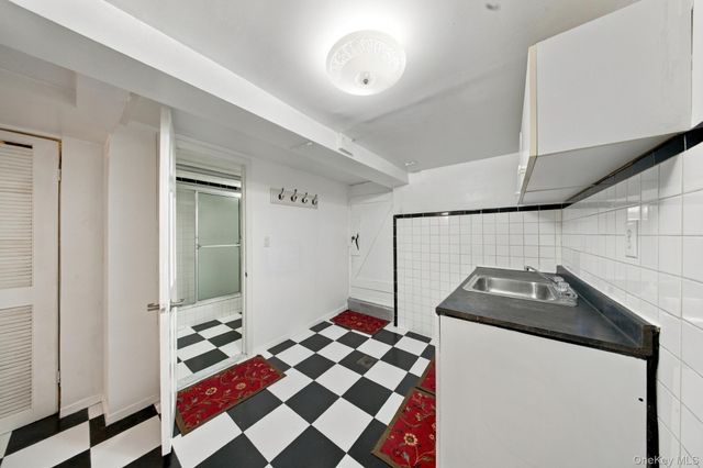 8401 104th Street, Richmond Hill, NY 11418