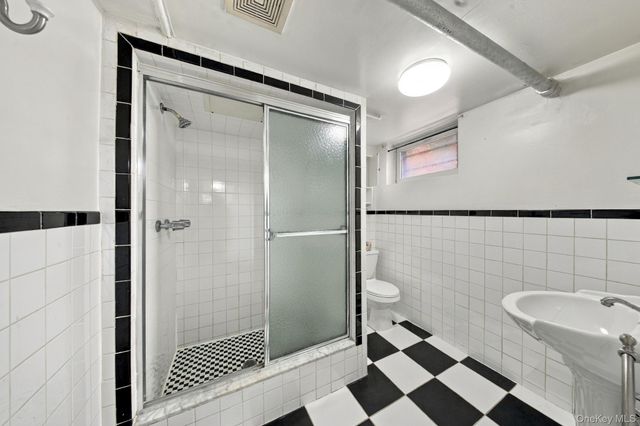 8401 104th Street, Richmond Hill, NY 11418