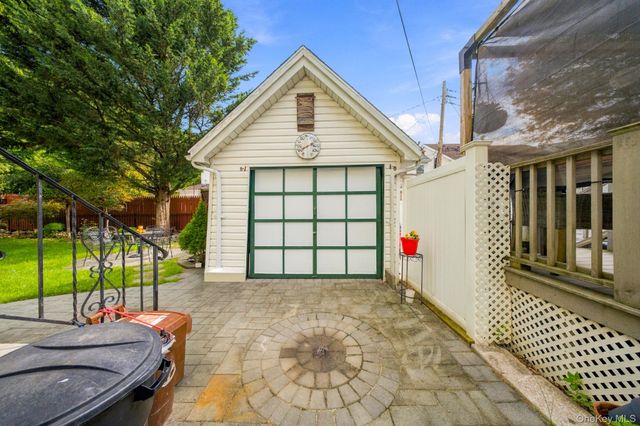 8401 104th Street, Richmond Hill, NY 11418