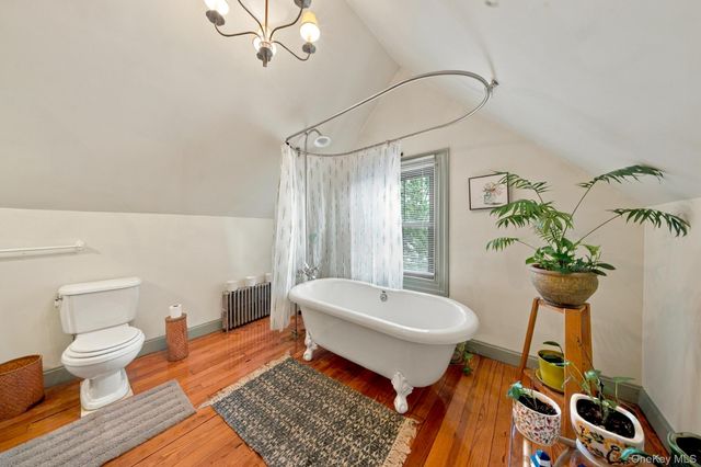 8401 104th Street, Richmond Hill, NY 11418