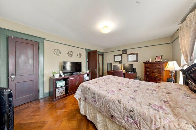 8401 104th Street, Richmond Hill, NY 11418