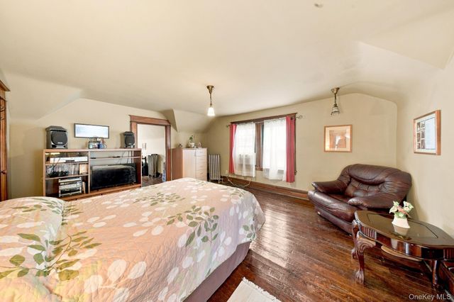 8401 104th Street, Richmond Hill, NY 11418